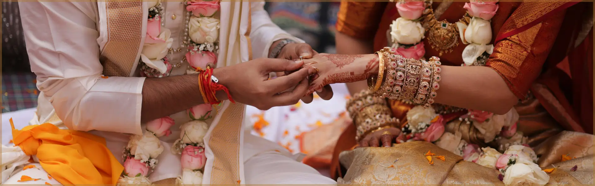 Happy Marathi couple celebrating successful matrimony through Lakshminarayan Vivah Sanstha